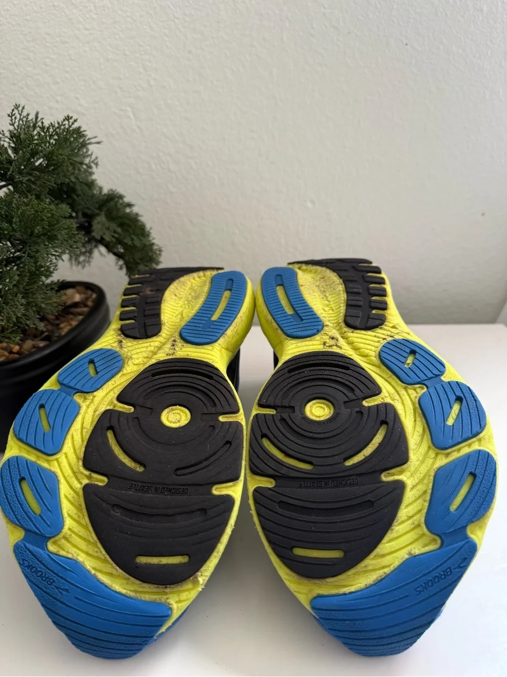 Brooks Glycerin 21  Men size 10 Blue and Neon Yellow Running Shoes